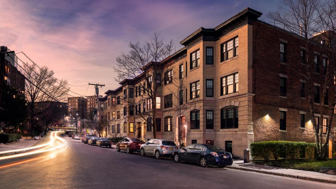 A Stylish Stay W/ A Queen Bed, Heated Floors.. #37 Brookline Luaran gambar