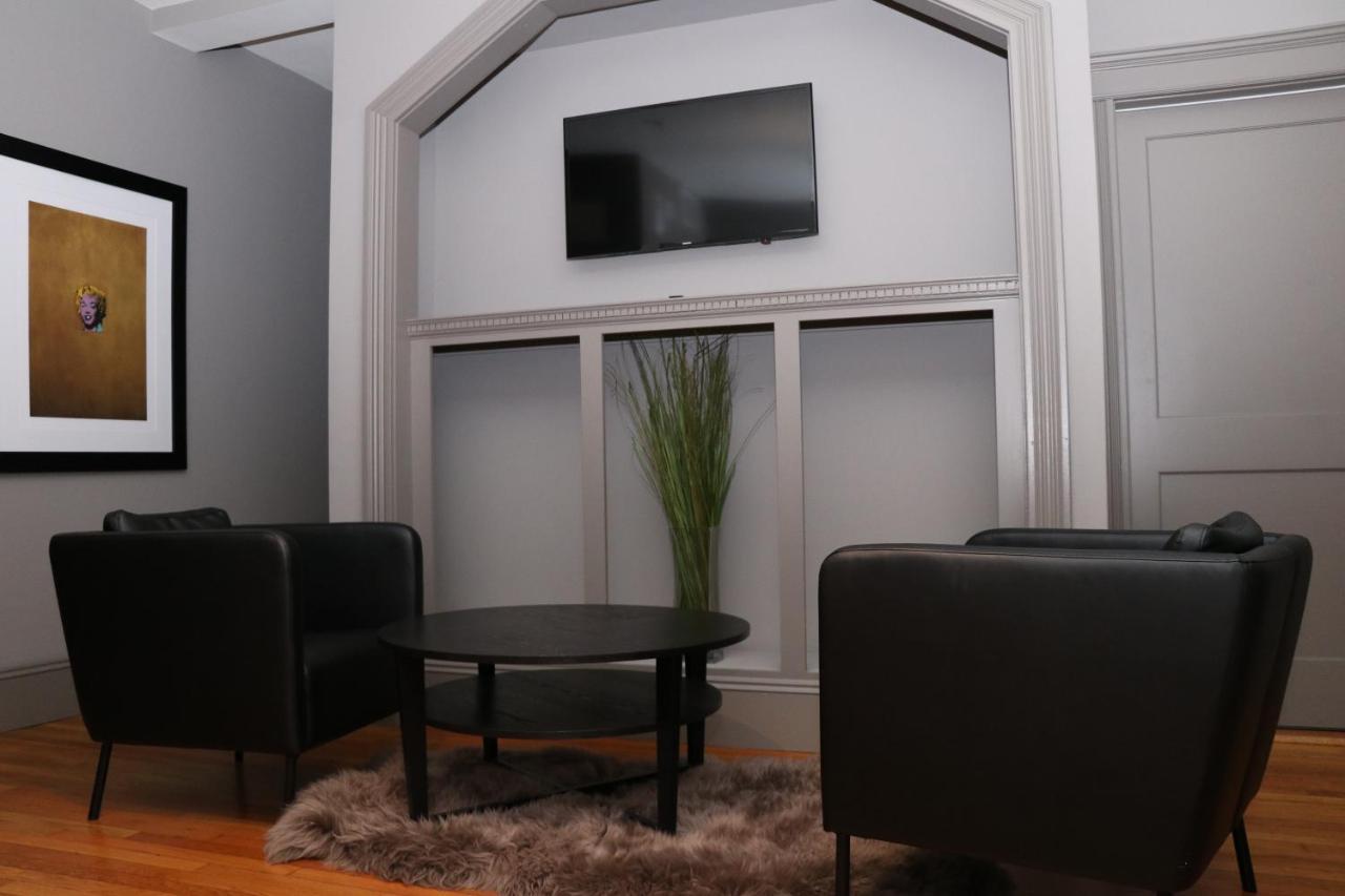 A Stylish Stay W/ A Queen Bed, Heated Floors.. #37 Brookline Luaran gambar
