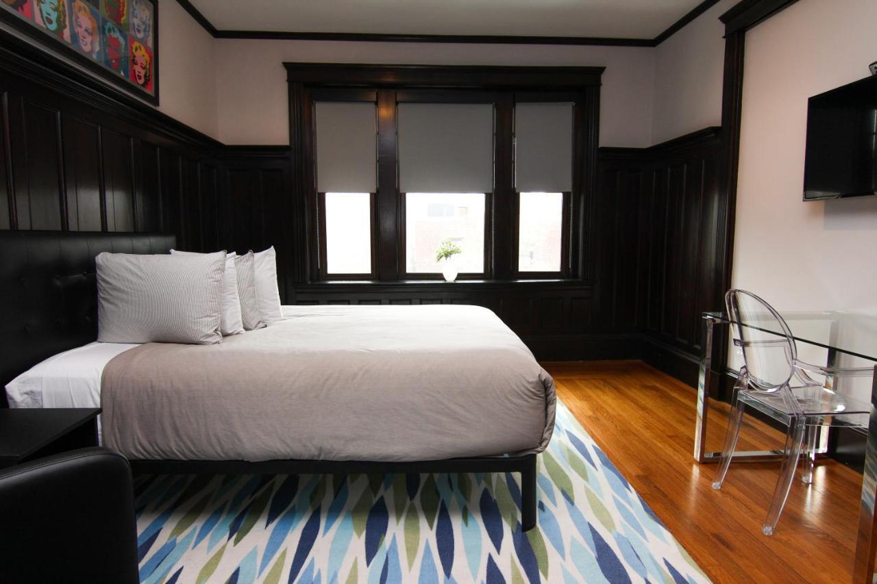 A Stylish Stay W/ A Queen Bed, Heated Floors.. #37 Brookline Luaran gambar