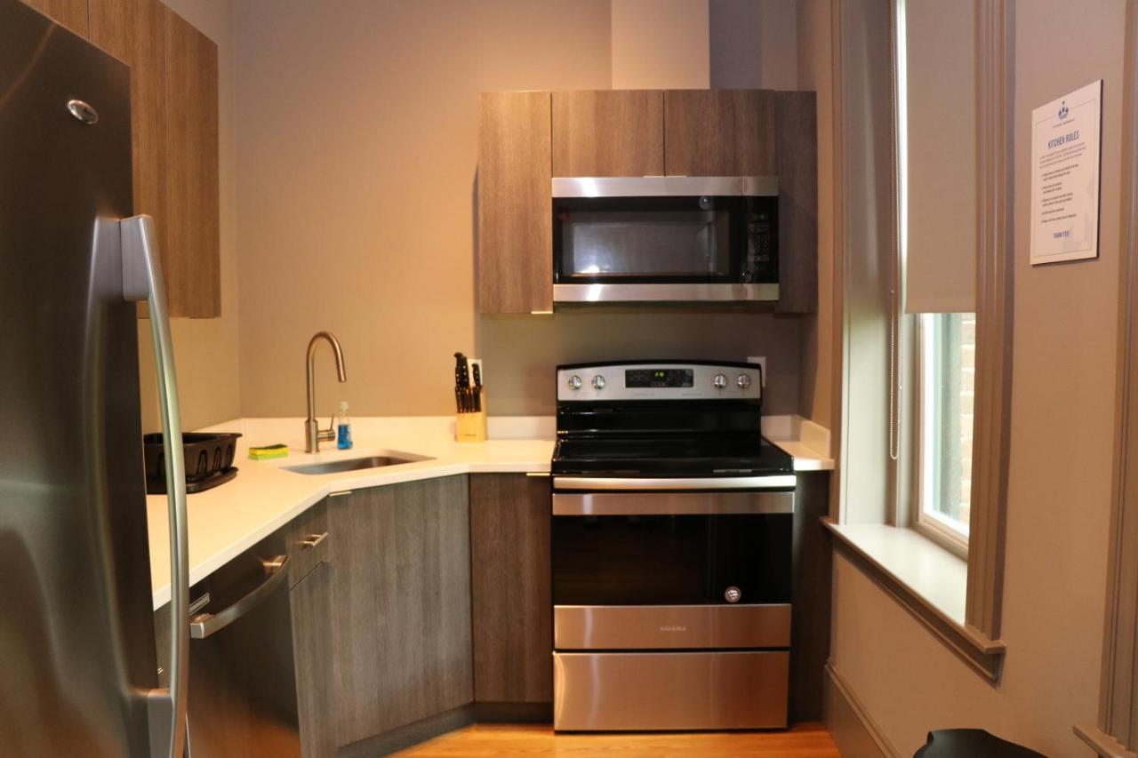 A Stylish Stay W/ A Queen Bed, Heated Floors.. #37 Brookline Luaran gambar